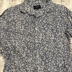 American Eagle Outfitters 2016 Blue and White Floral Button Down Shirt